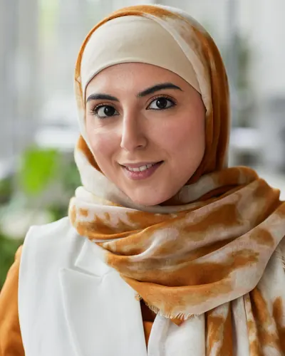 مريم عادل، رئيسة قسم الإنجليزية وIELTS